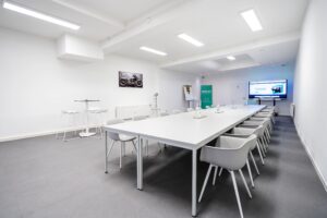 Kursraum und Lernmonitor von Drive On Fahrschule Bochum